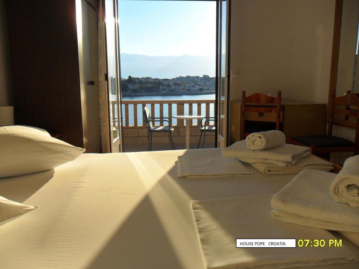 Beachfront House Pope B&B Selca  Экстерьер фото